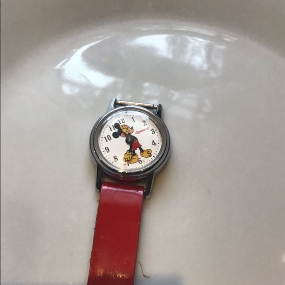 VINTAGE MICKEY MOUSE WATCH - Picture 4 of 5